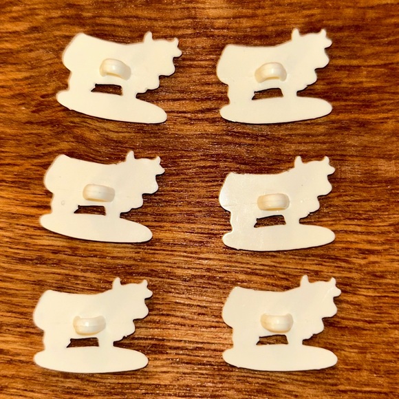 6 Cow Shaped Sewing Buttons Plastic Farm Animals - Picture 2 of 4